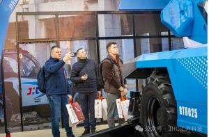 河南江河科技新型伸縮臂叉裝機亮相2024——上海寶馬展暨伸縮臂叉裝機國內(nèi)應(yīng)用交流會圓滿舉辦